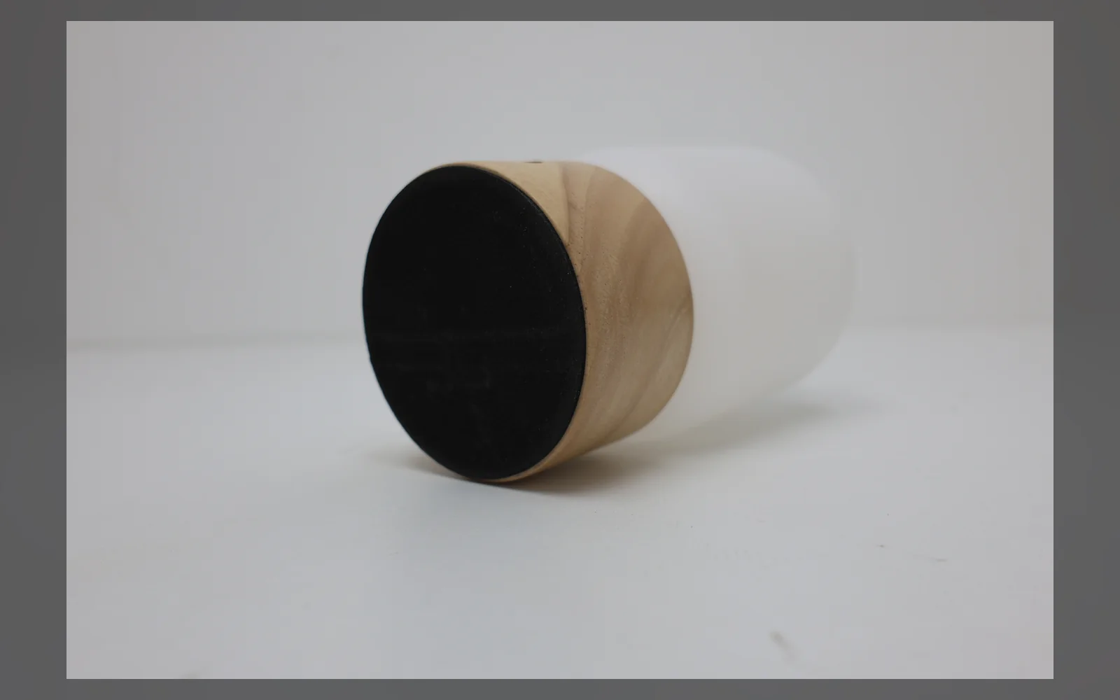 Bottom view of the JB-468 lamp base used during charging and assembly inspection