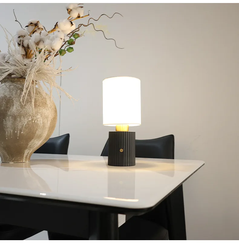 Pleated Fabric Rechargeable Table Lamp product detail 4
